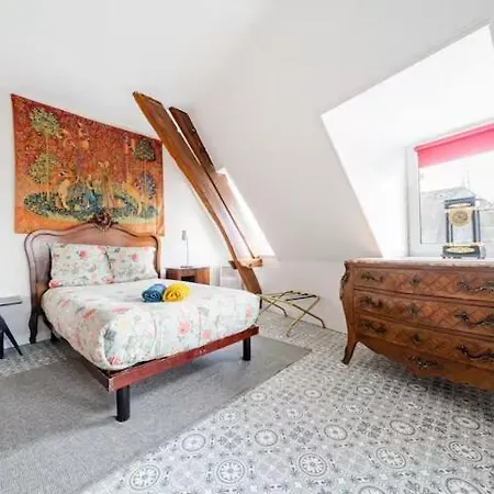 Castle View Bright Duplex