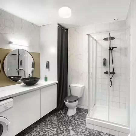 Castle View Bright Duplex Apartment