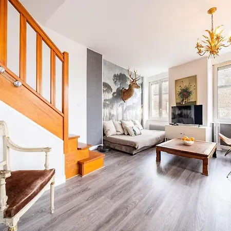 Castle View Bright Duplex Apartment
